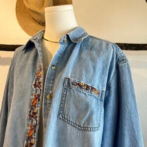 Vintage 90s Worn in Cotton Denim Embroidered Button Down Shirt Size Medium